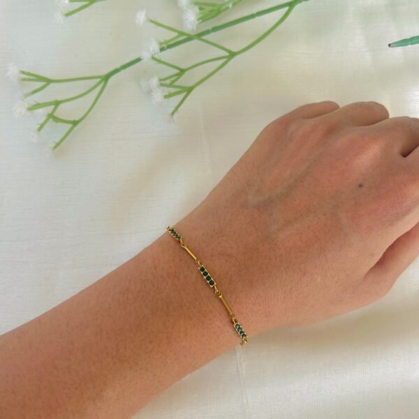 Emerald Charm sleek bracelet - Image 3